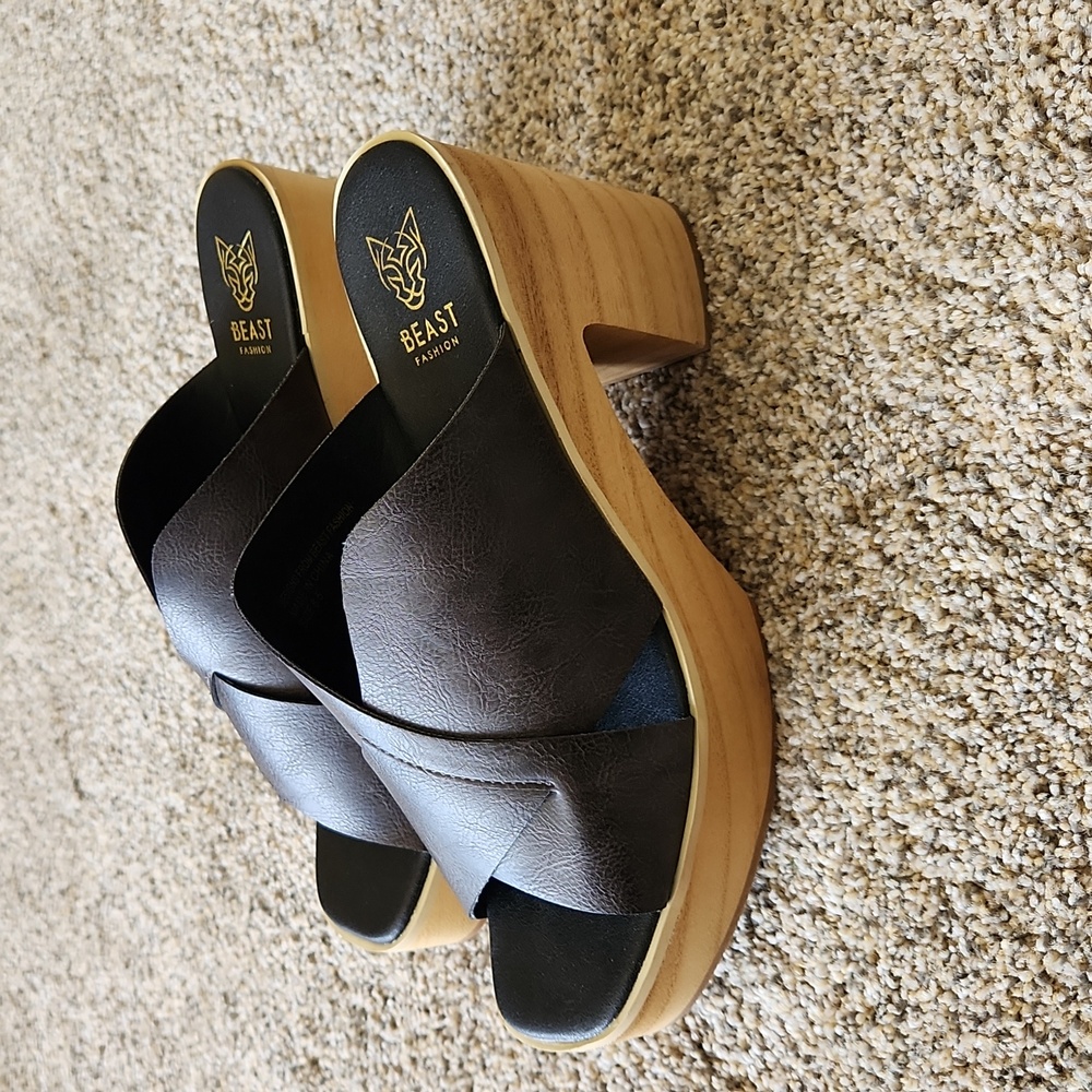 BEAST Fashion Platform Sandal
